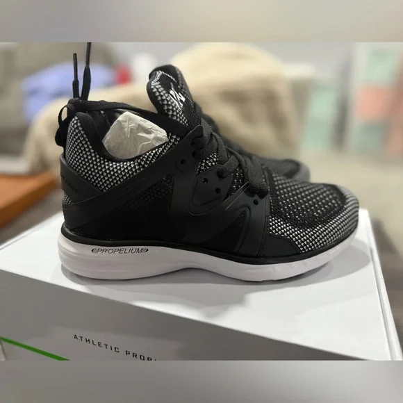 NWT-In Box APL Women's Ascend Sneakers - Picture 2 of 8